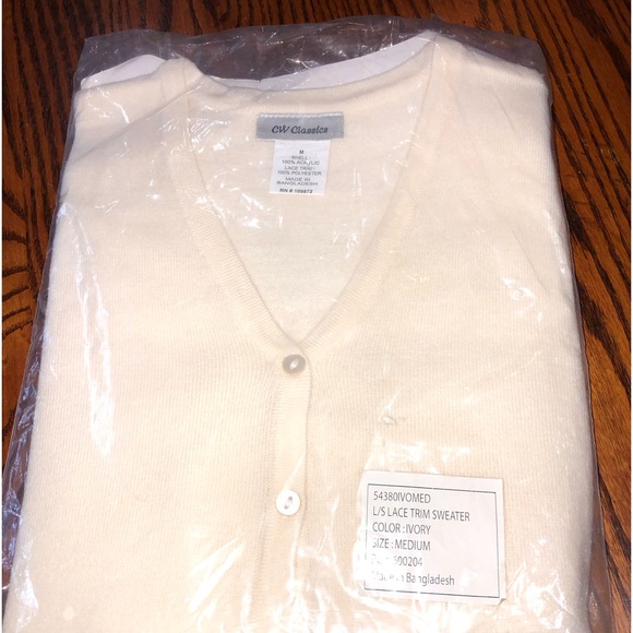 BNIP CW CLASSICS SIZE MEDIUM IVORY  LONG SLEEVE LACE TRIMMED SWEATER BUTTON UP - Picture 2 of 6
